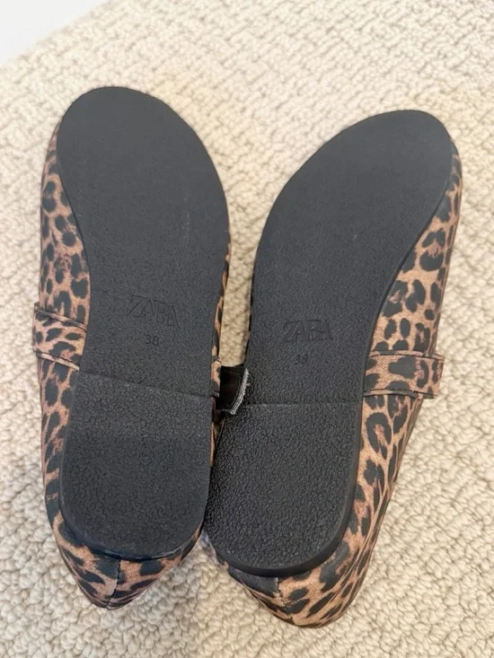 ZARA Leopard Printed Ballet Flats NWT
Silver Hardware - Picture 3 of 5